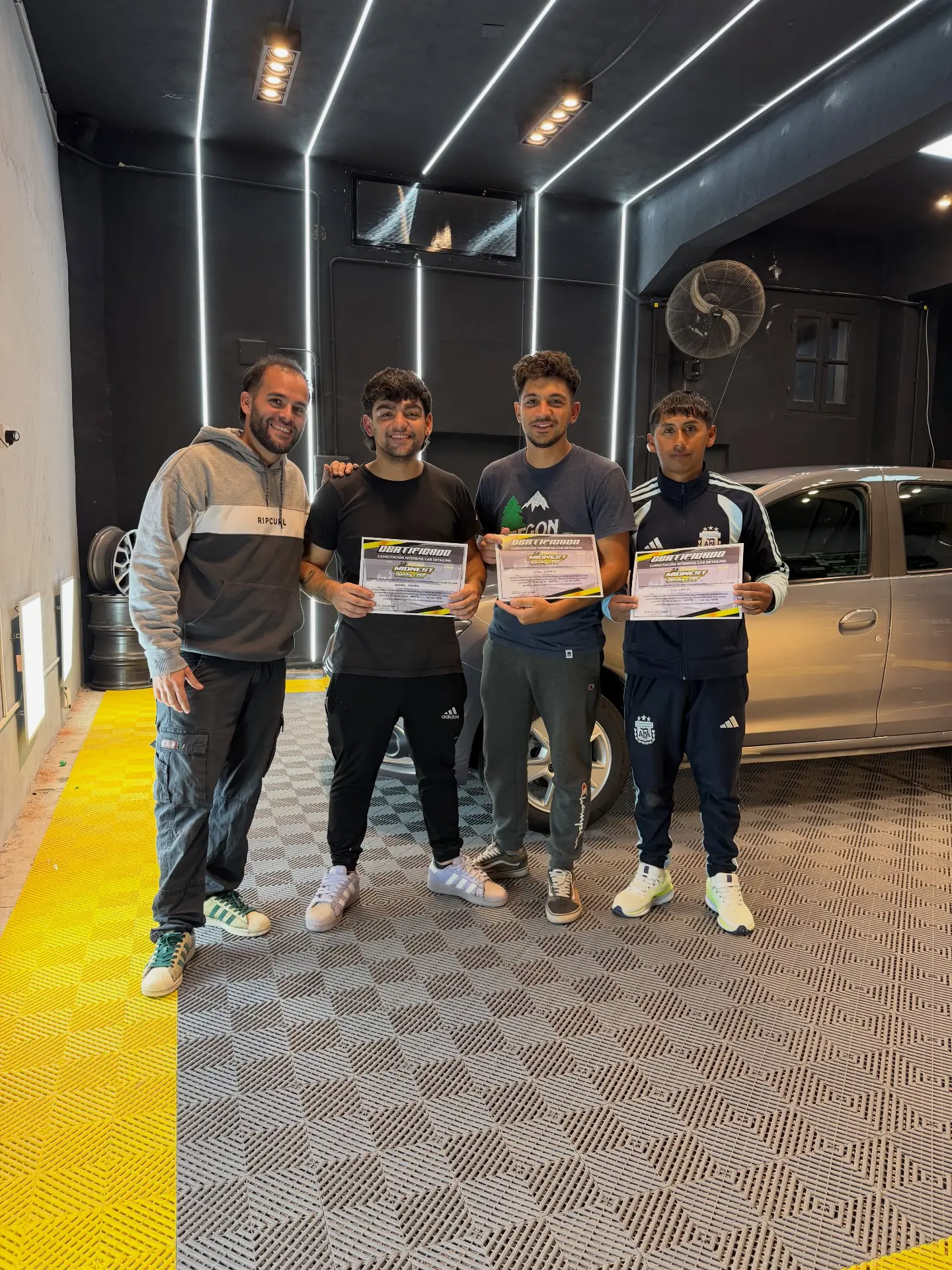 Equipo Midwest — Capacitación intensiva de car detailing en taller en Midwest Detailing Salta